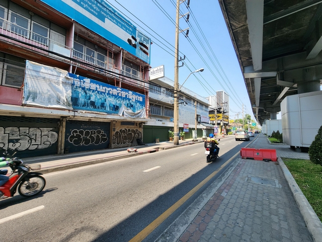 ขายอาคารพาณิชย์ 4 ชั้น ติดถนนวงศ์สว่าง ใกล้ MRT วงศ์สว่าง เพียง 400 เมตร ใกล้ทางด่วน เหมาะลงทุนทำธุรกิจ ค้าขาย